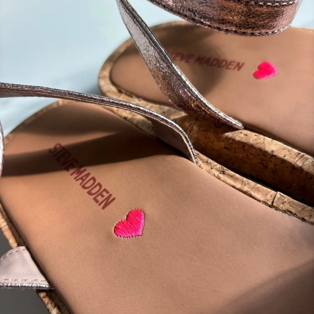 Steve Madden Girls' Layny sandal metallic woven strap sz 4